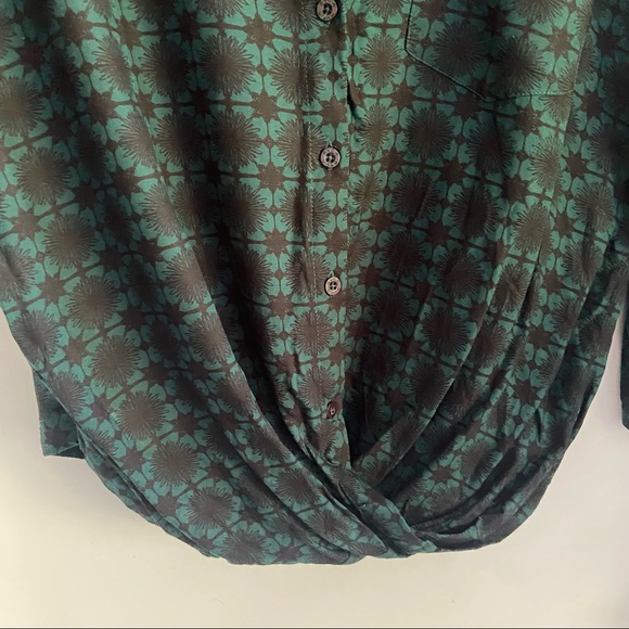 RVCA. Blouse. Size Small. - Picture 5 of 7